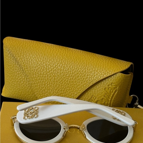 Loewe White Sunglasses Minimalist Design New In Gift Box - Picture 4 of 16